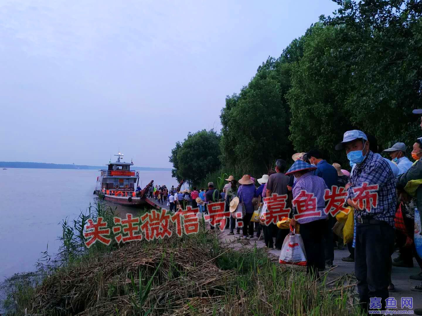 嘉鱼政府-簰洲湾镇:渡口复航助力劳务输出